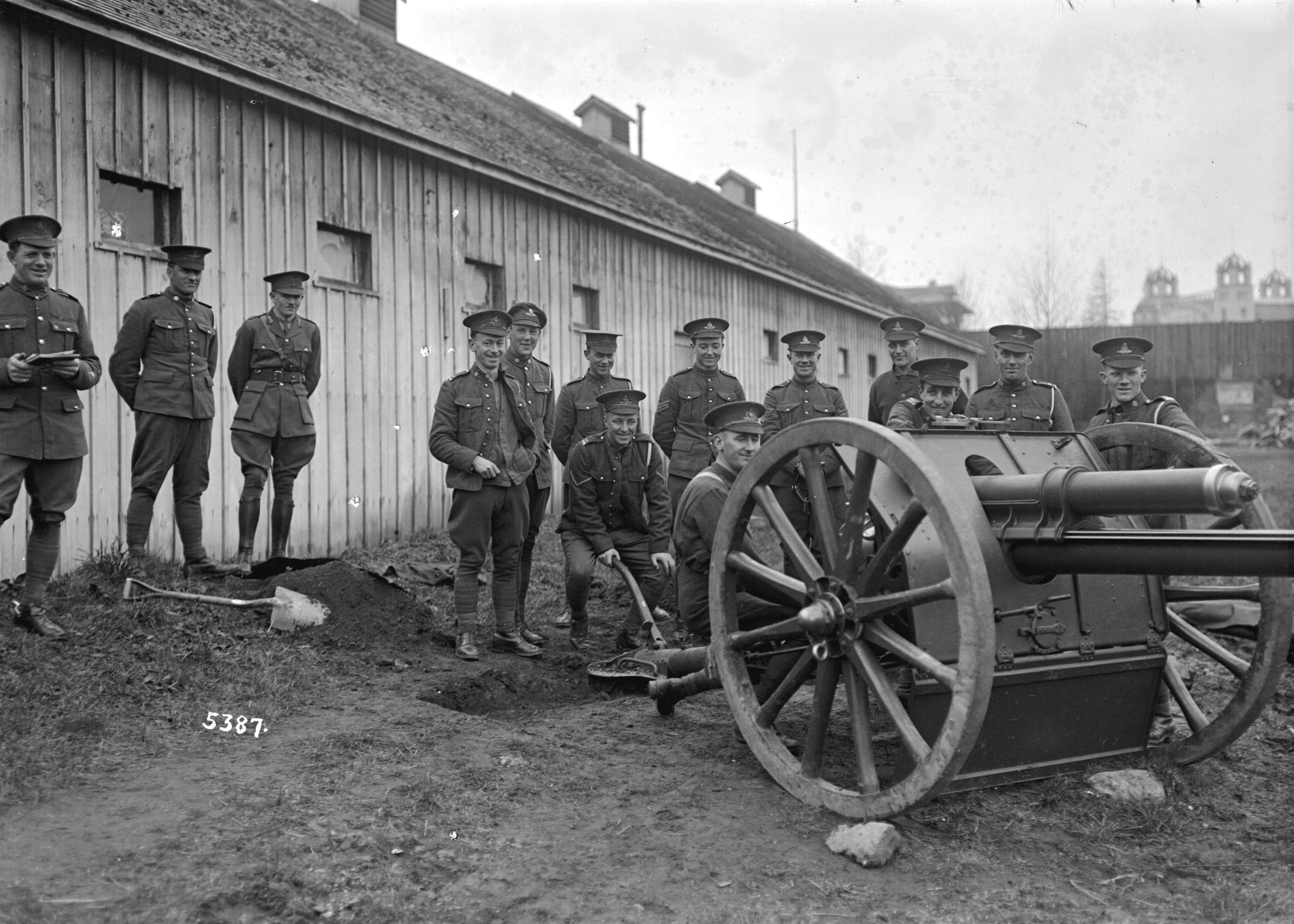 68th C.F.A. soldiers and artillery piece.jpg