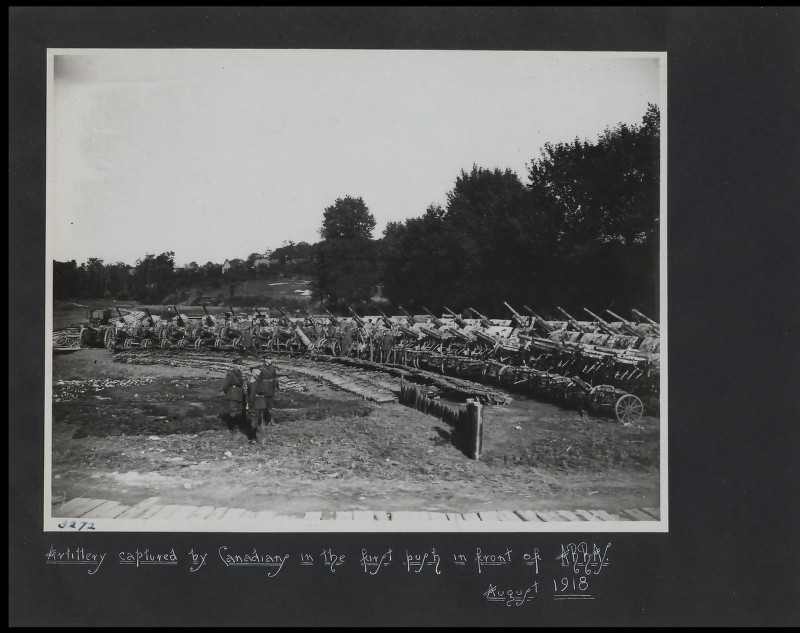 Artillery captured by Canadian at Arras Aug 1918.jpg