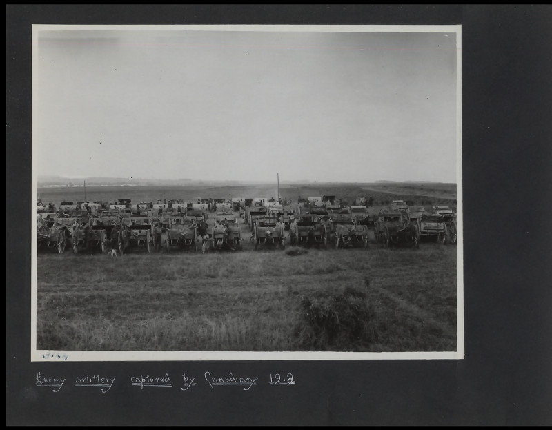 Enemy artillery captured by Canadians 1918.jpg