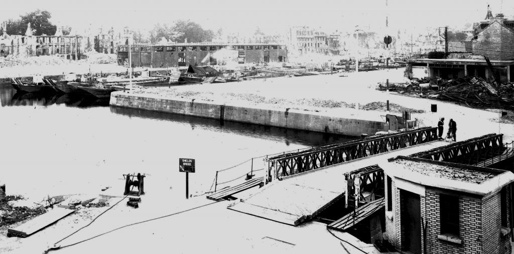 Shield Bridge, Caen.jpg