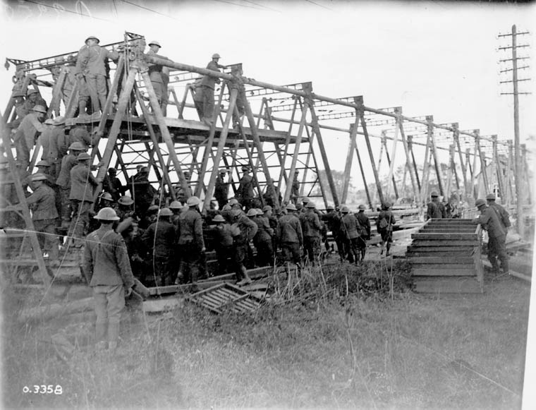 Canal_du_Nord_-_Building_an_extra_bridge_(2)[1].jpg
